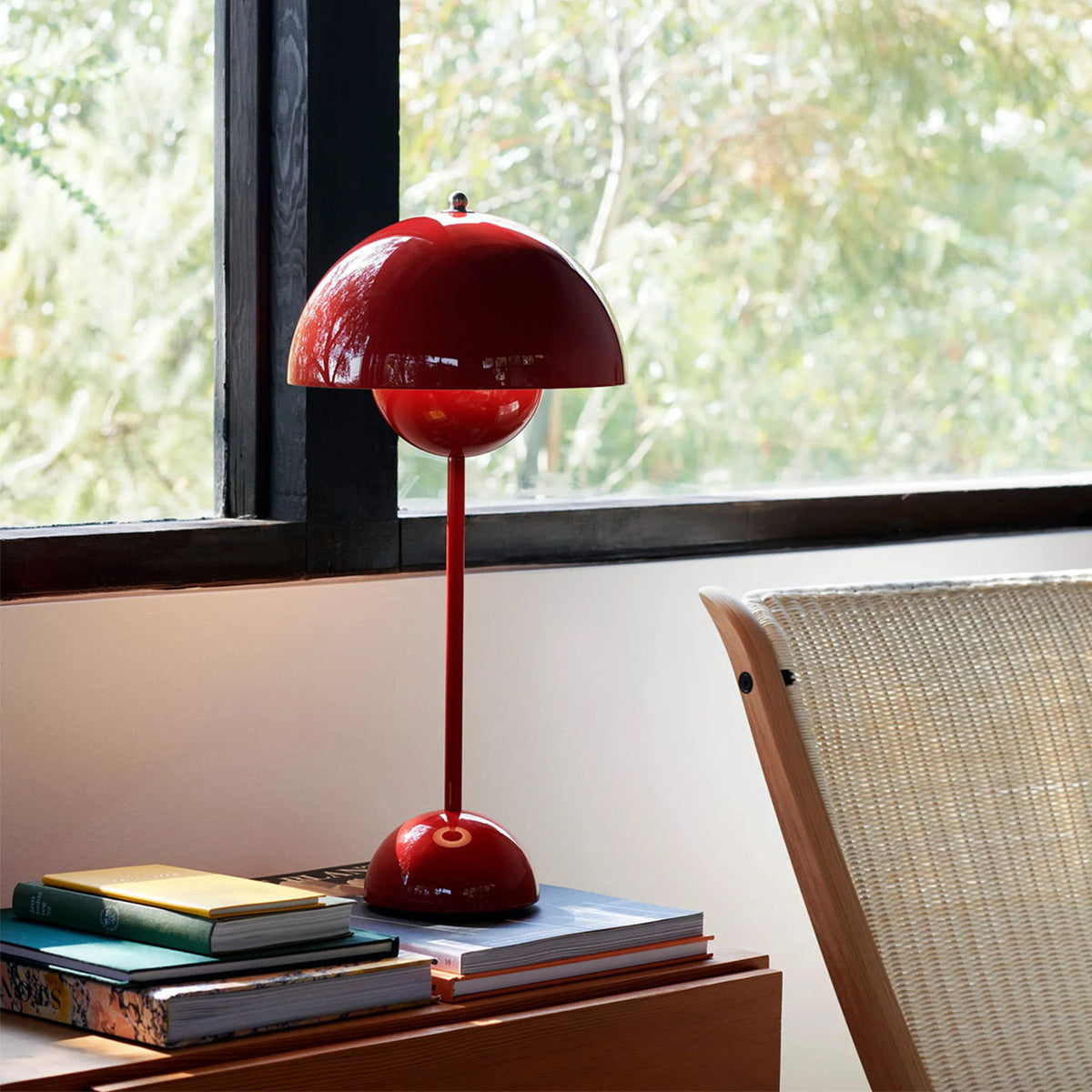 Flowerpot Semi-Circle Table Lamp