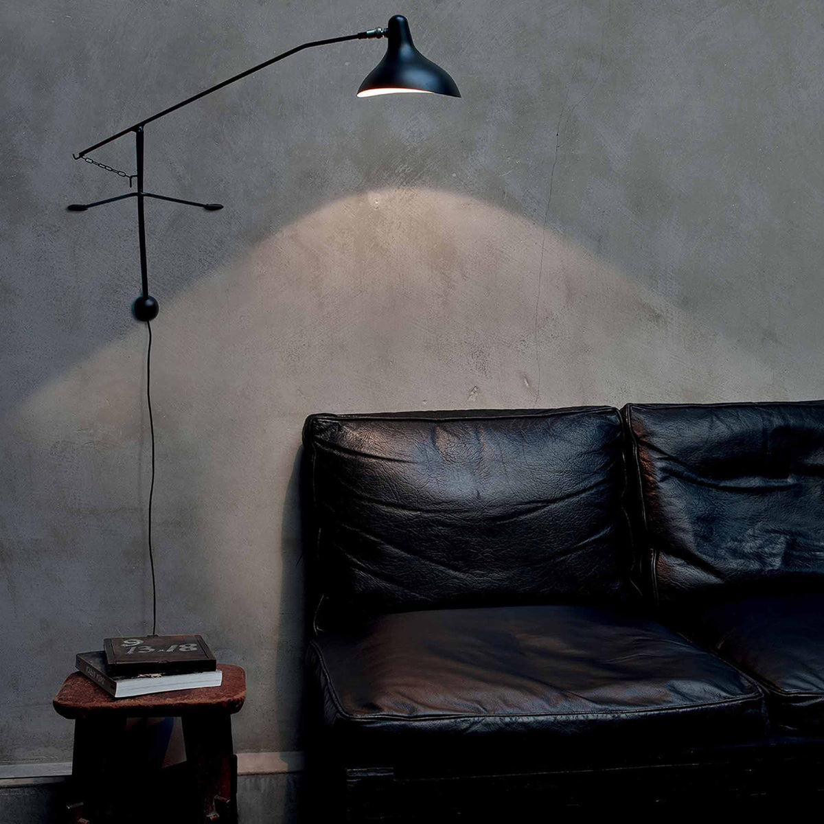 Mantis BS2 Plug-In Wall Lamp