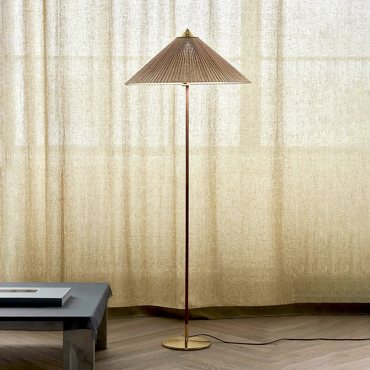 9602 Floor Lamp