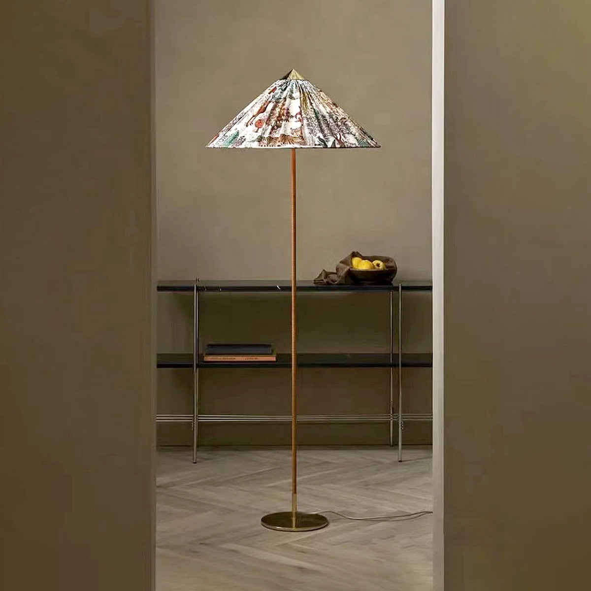 9602 Floor Lamp
