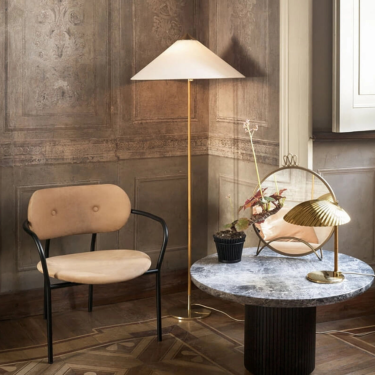 9602 Floor Lamp