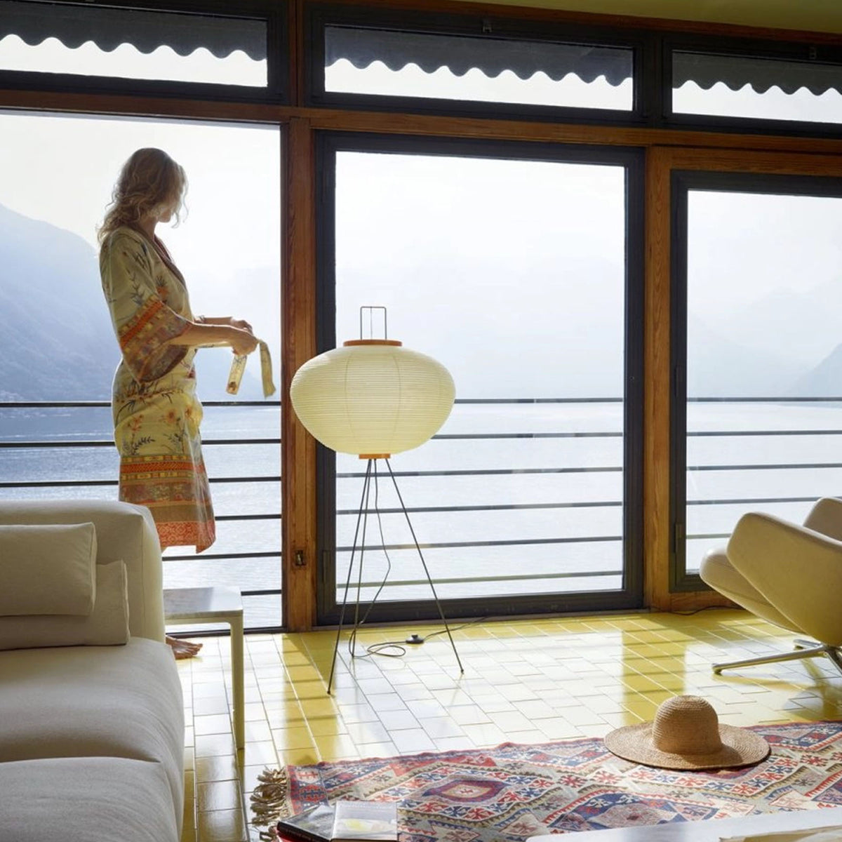 Akari 10A Floor Lamp