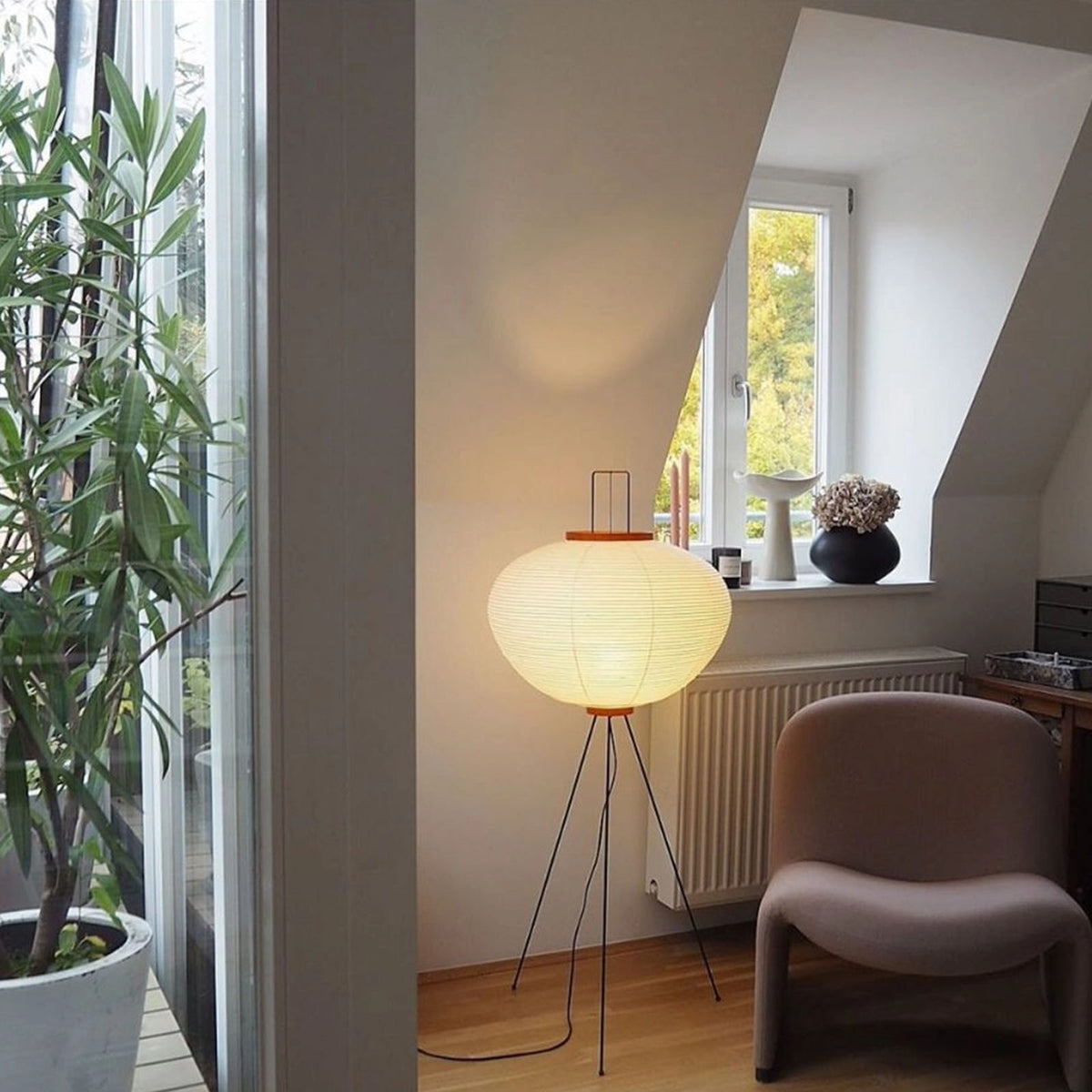 Akari 10A Floor Lamp