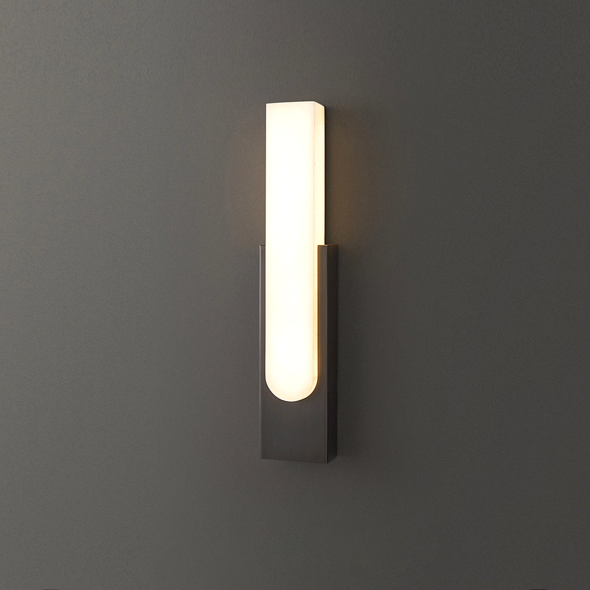Alabaster Emilia Wall Lamp