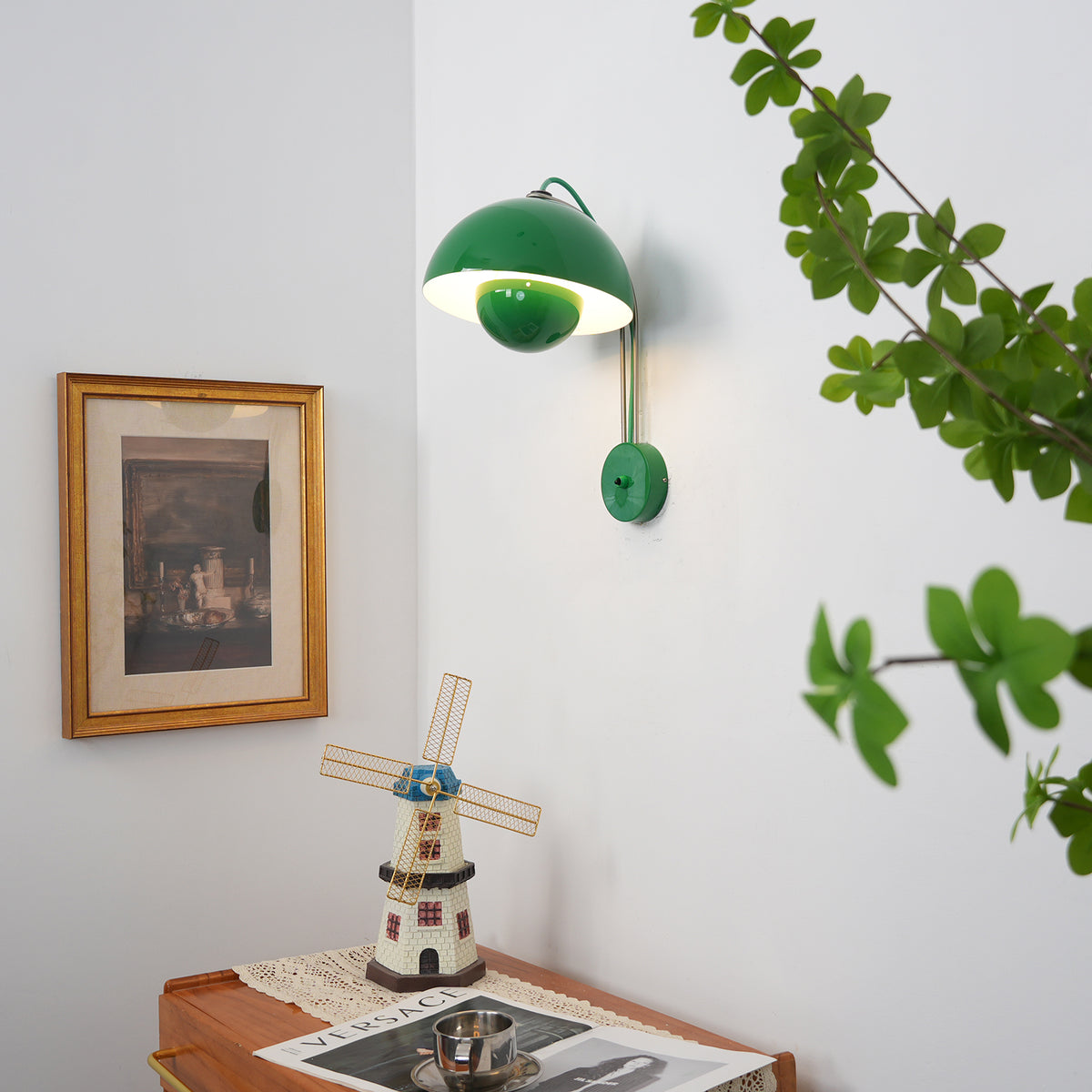 Elegance Flowerpot Wall Lamp