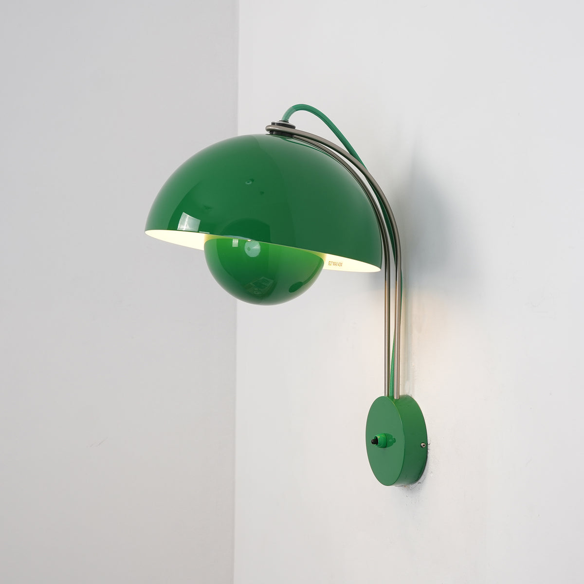 Elegance Flowerpot Wall Lamp