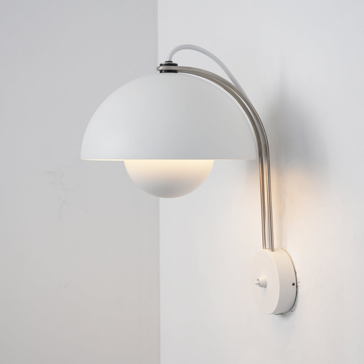 Elegance Flowerpot Wall Lamp