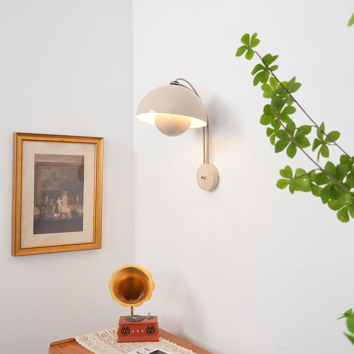 Elegance Flowerpot Wall Lamp