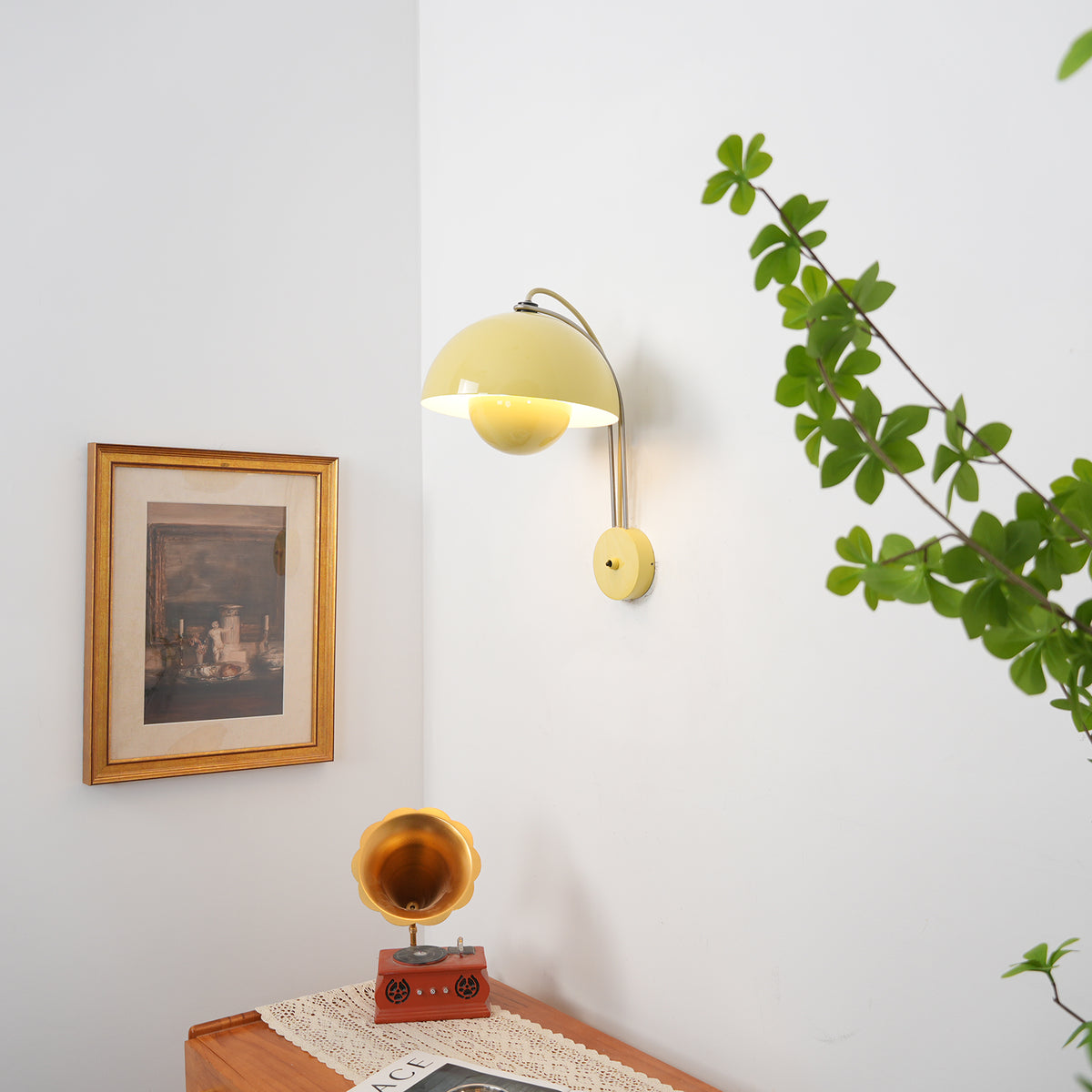 Elegance Flowerpot Wall Lamp
