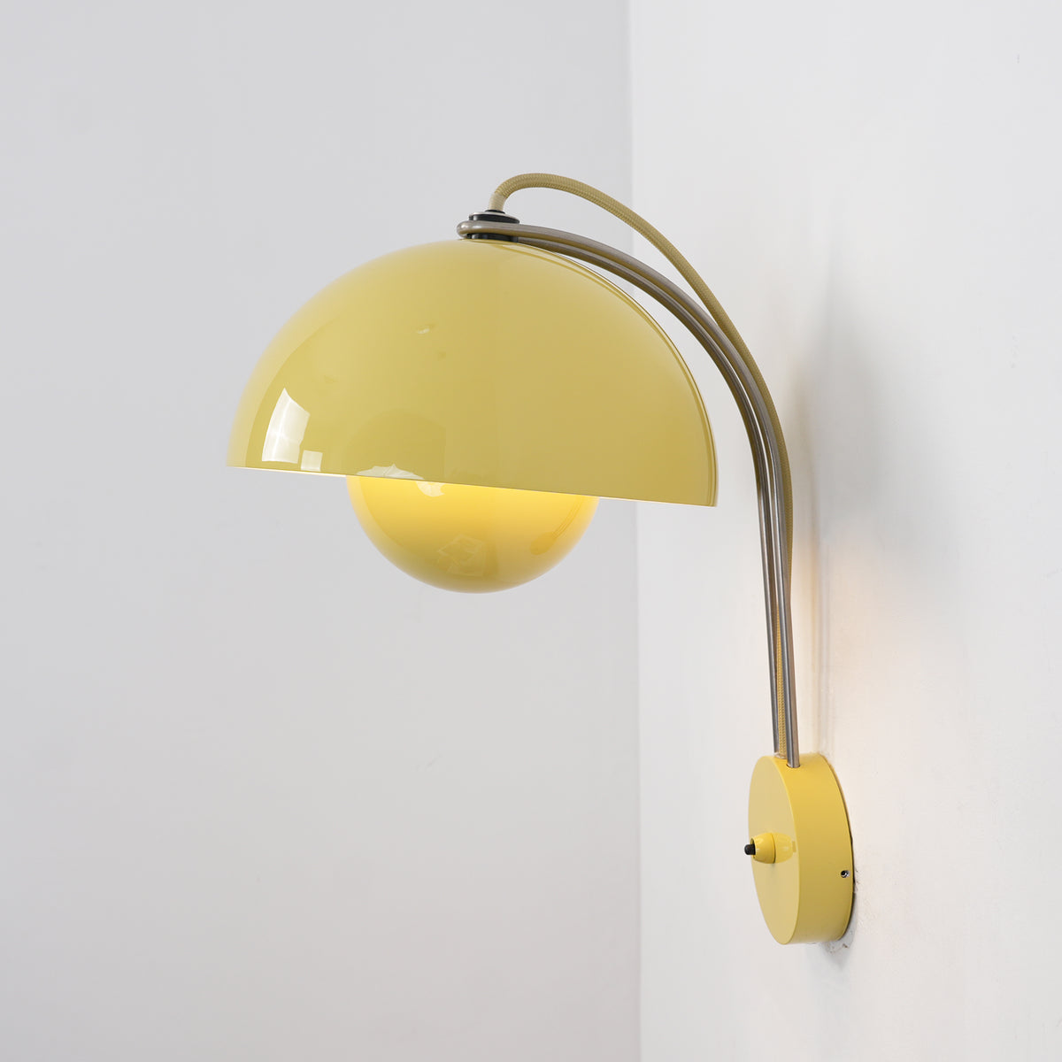 Elegance Flowerpot Wall Lamp