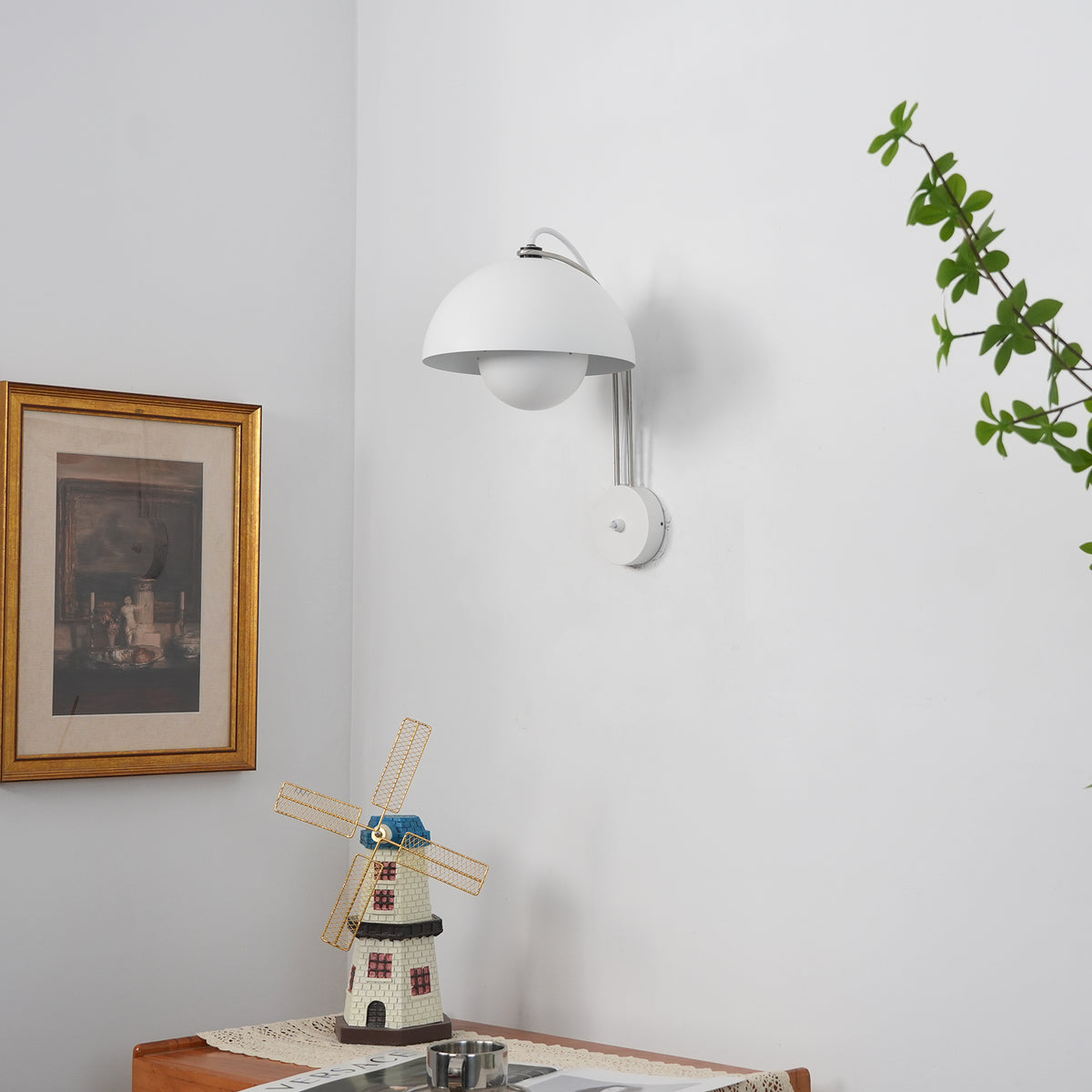 Elegance Flowerpot Wall Lamp