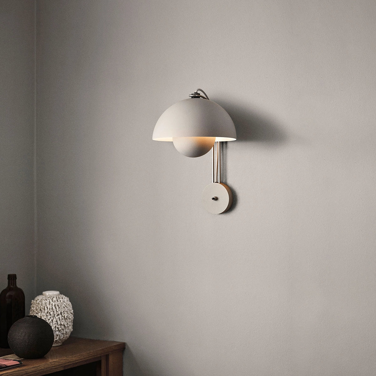Elegance Flowerpot Wall Lamp