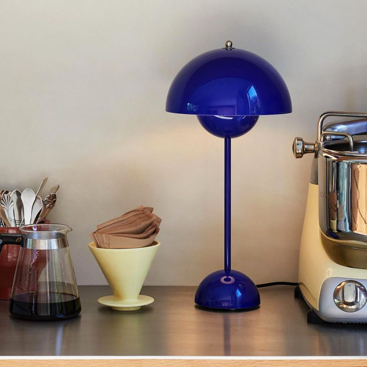 Flowerpot Semi-Circle Table Lamp