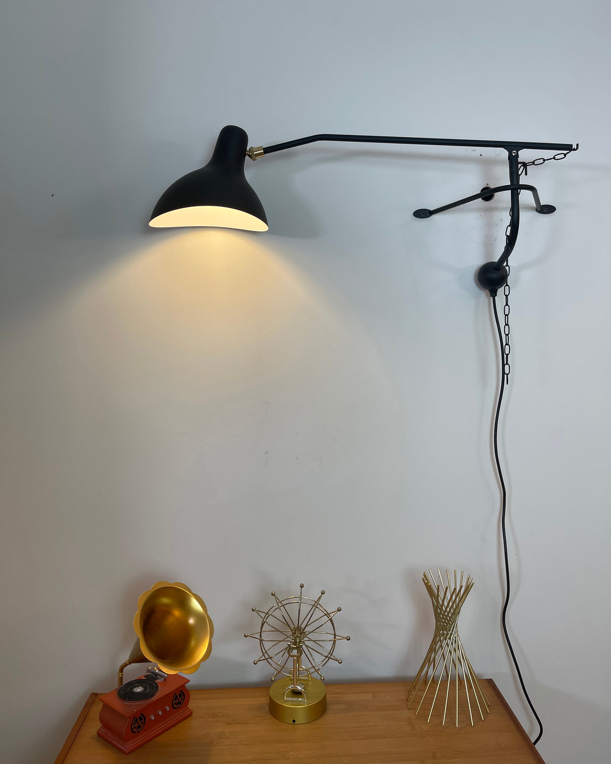 Mantis BS2 Plug-In Wall Lamp
