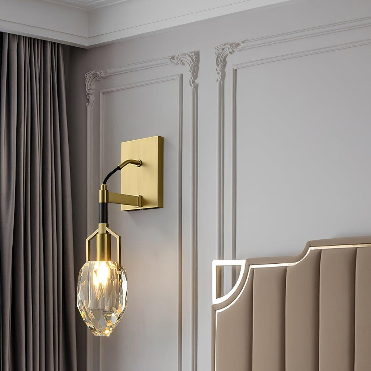 Brass Crystal Lavilla Wall Lamp