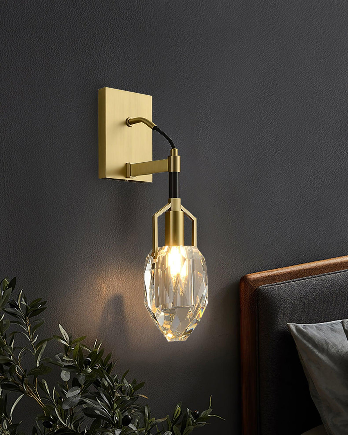 Brass Crystal Lavilla Wall Lamp