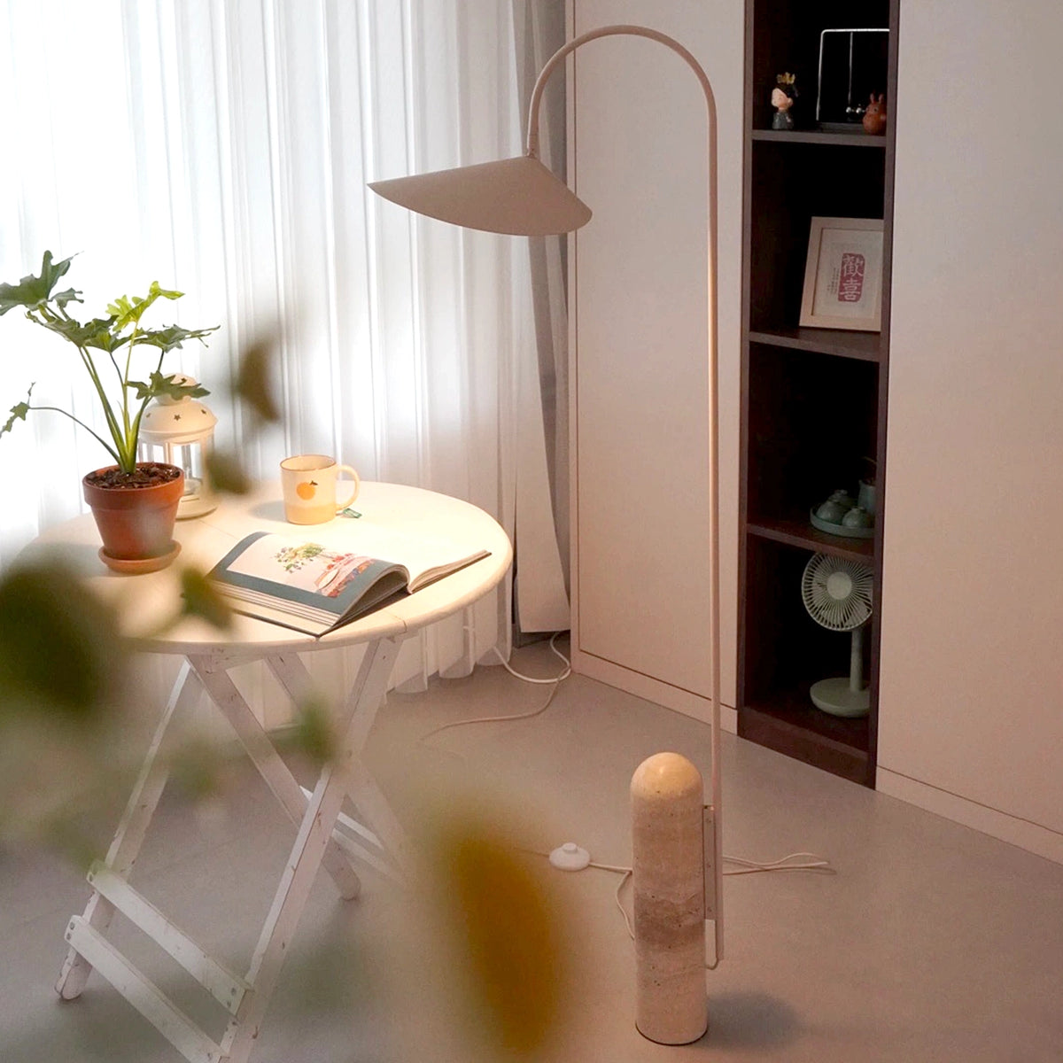 Modern Arum Floor Lamp