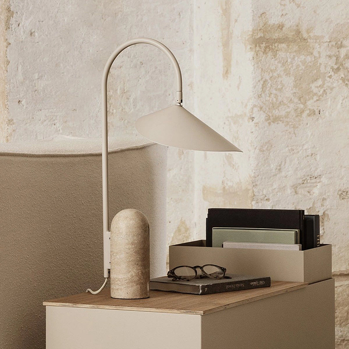 Modern Arum Table Lamp