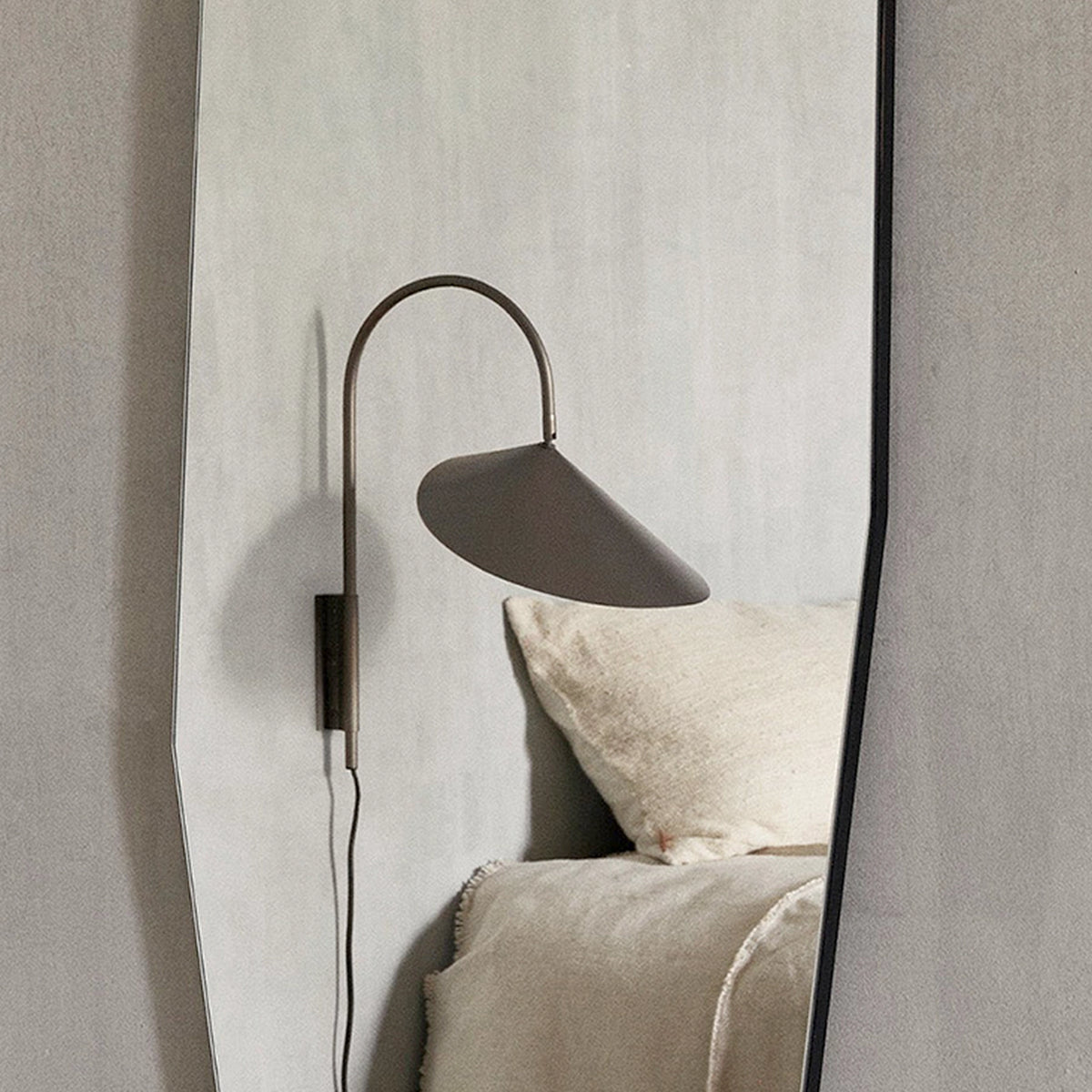 Modern Arum Wall Lamp