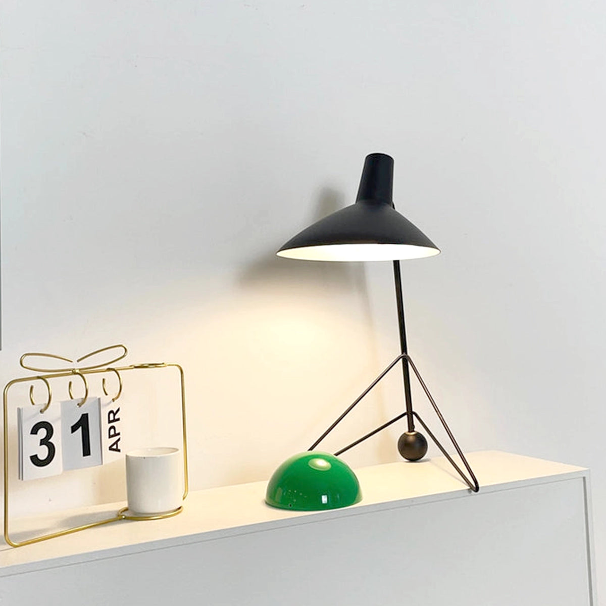 Modern Tripod HM9 Table Lamp