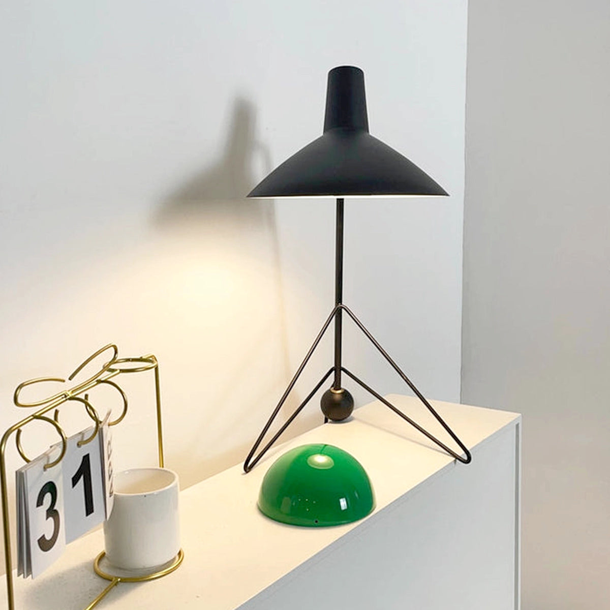 Modern Tripod HM9 Table Lamp