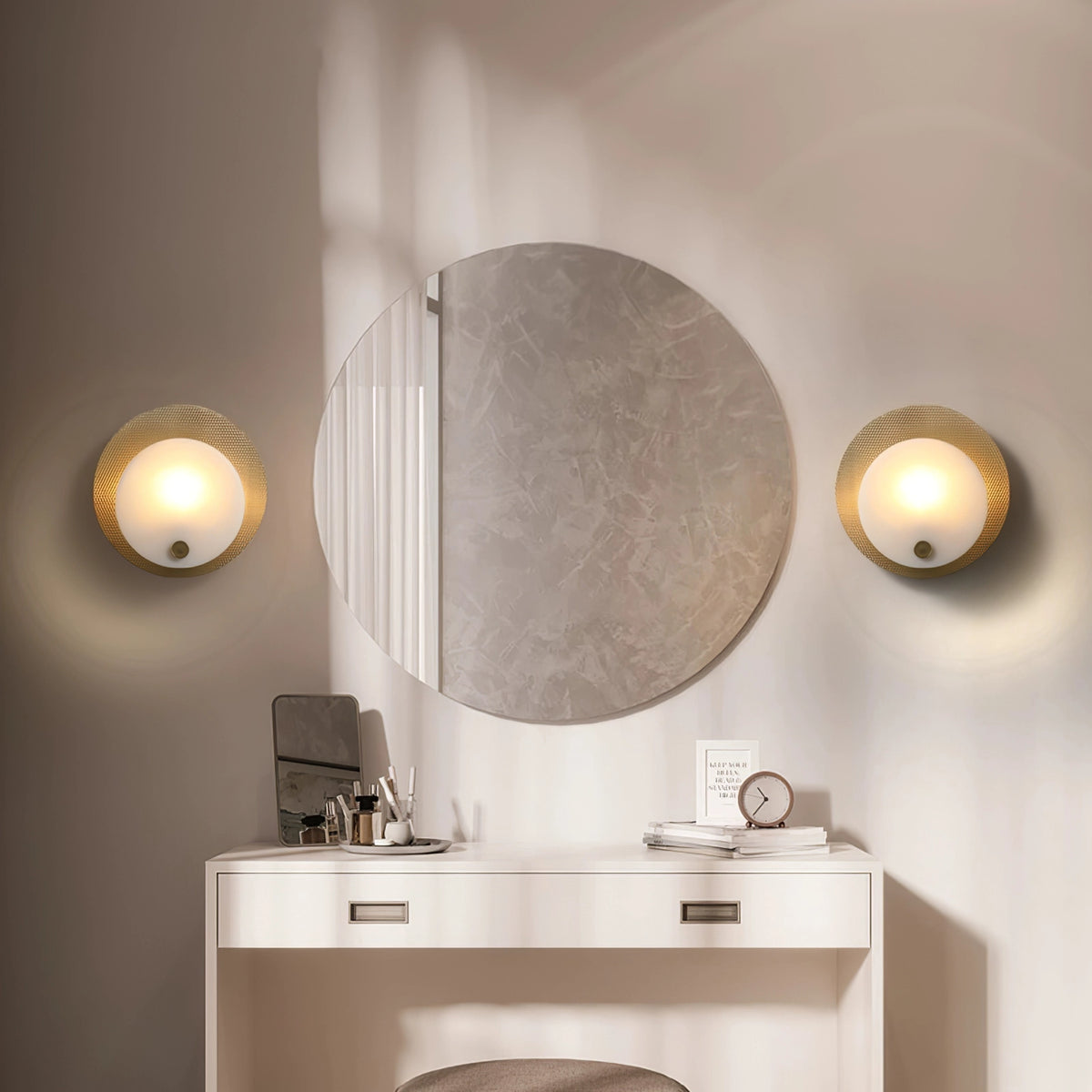 Round Harlan Alabaster Wall Lamp