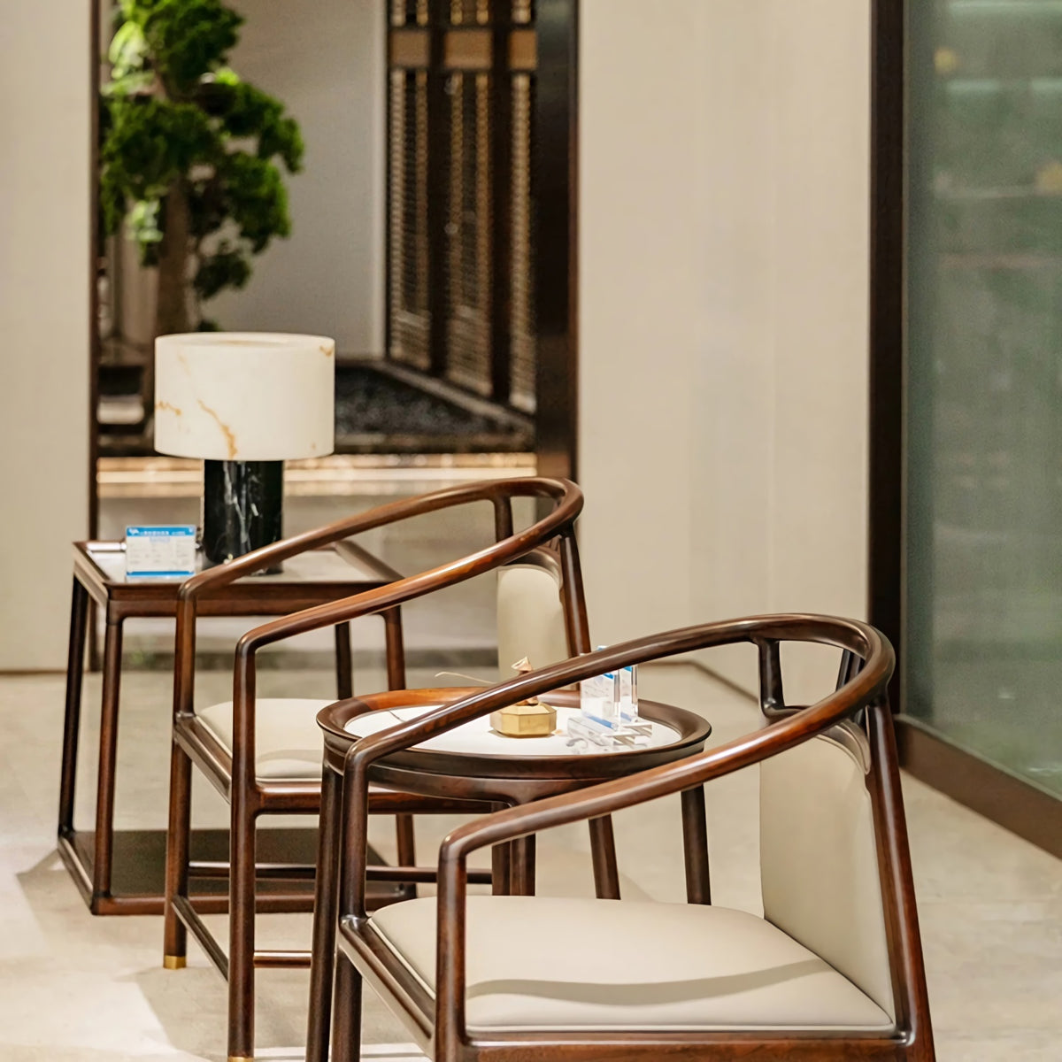 Solid Cylindrical Table Lamp