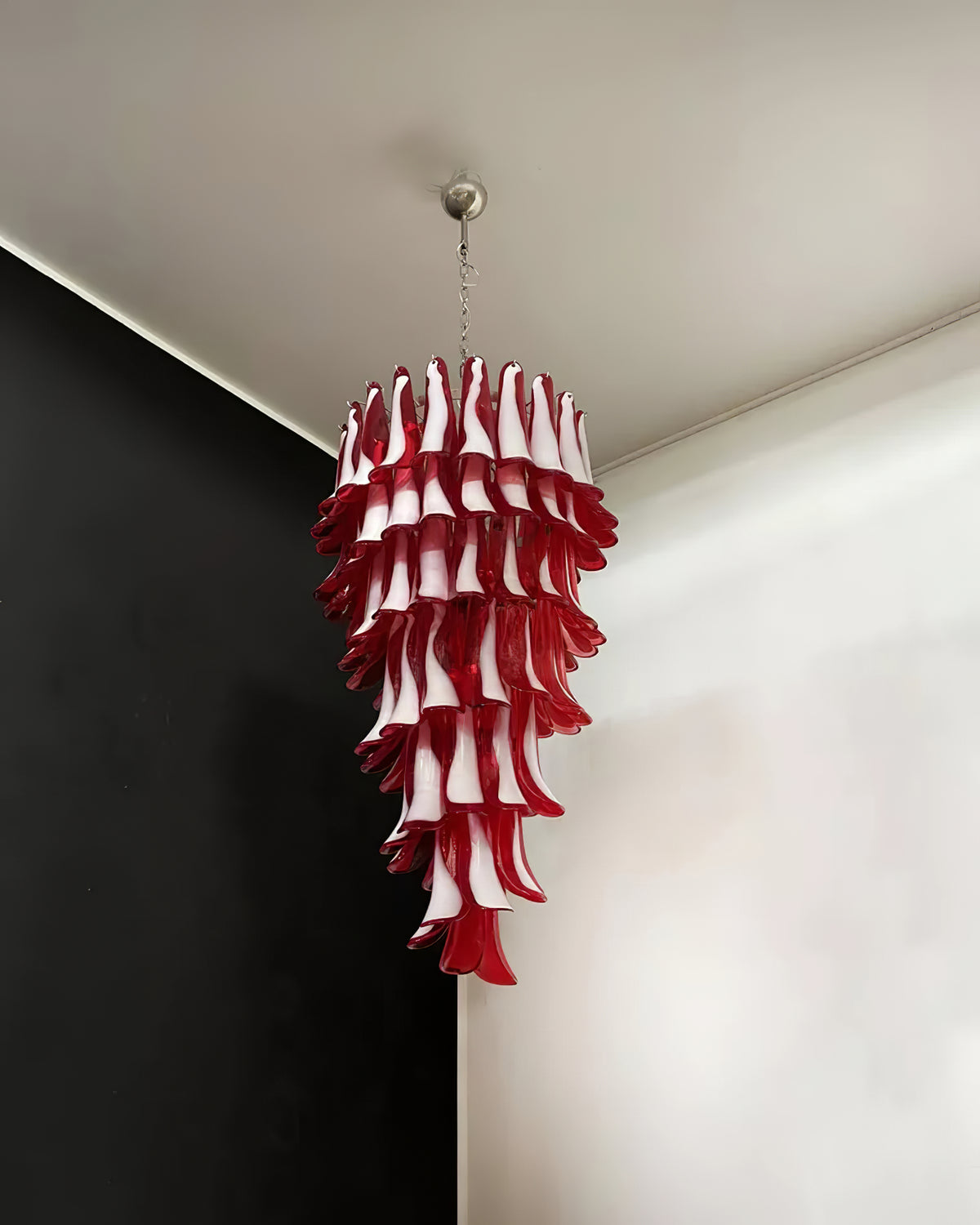 Italian exquisite Murano slender chandelier