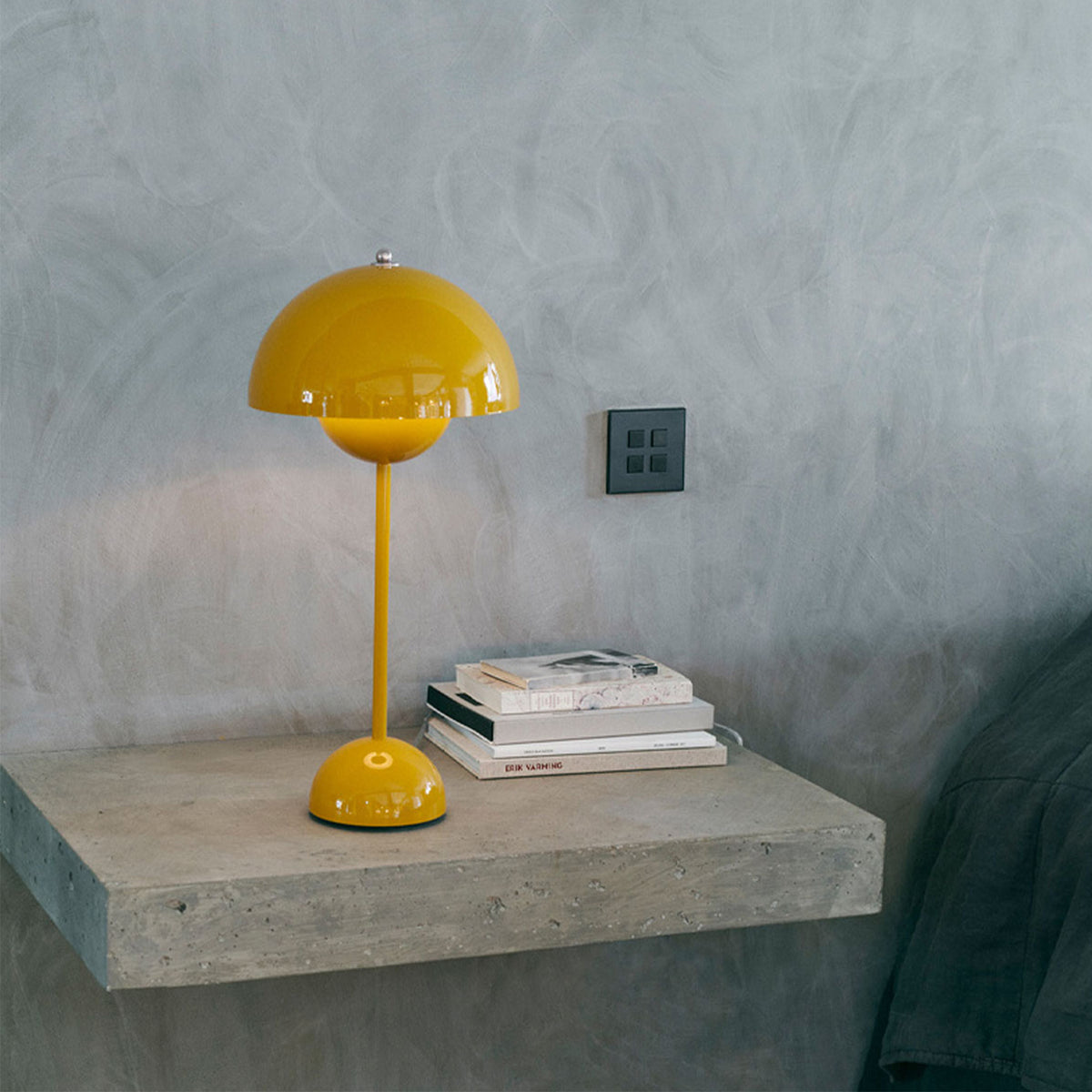 Flowerpot Semi-Circle Table Lamp