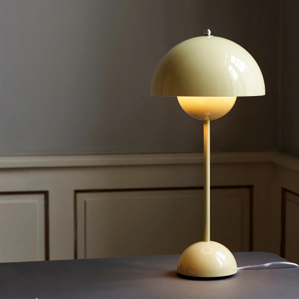 Flowerpot Semi-Circle Table Lamp