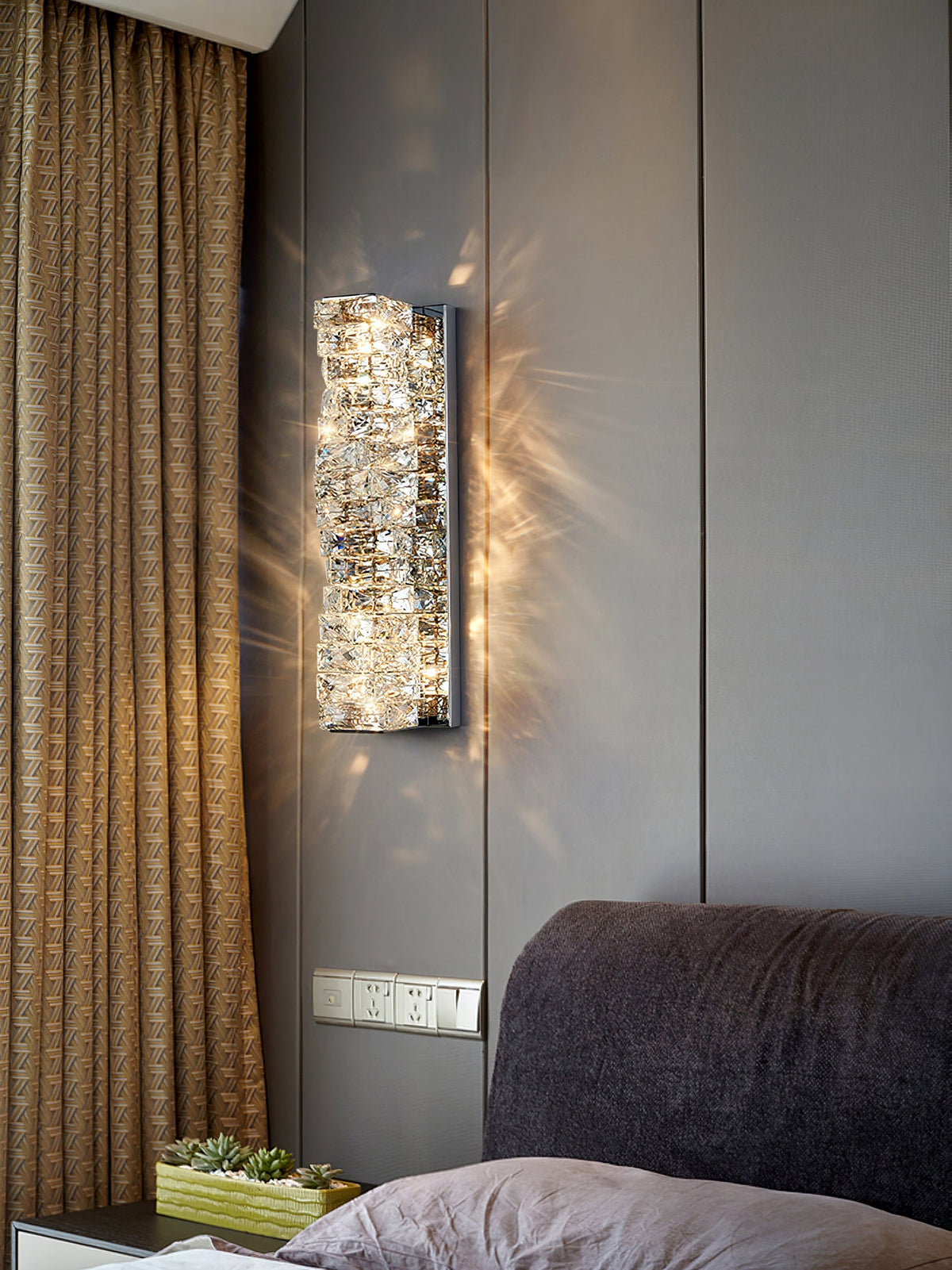 Laminated Crystal Wall Light