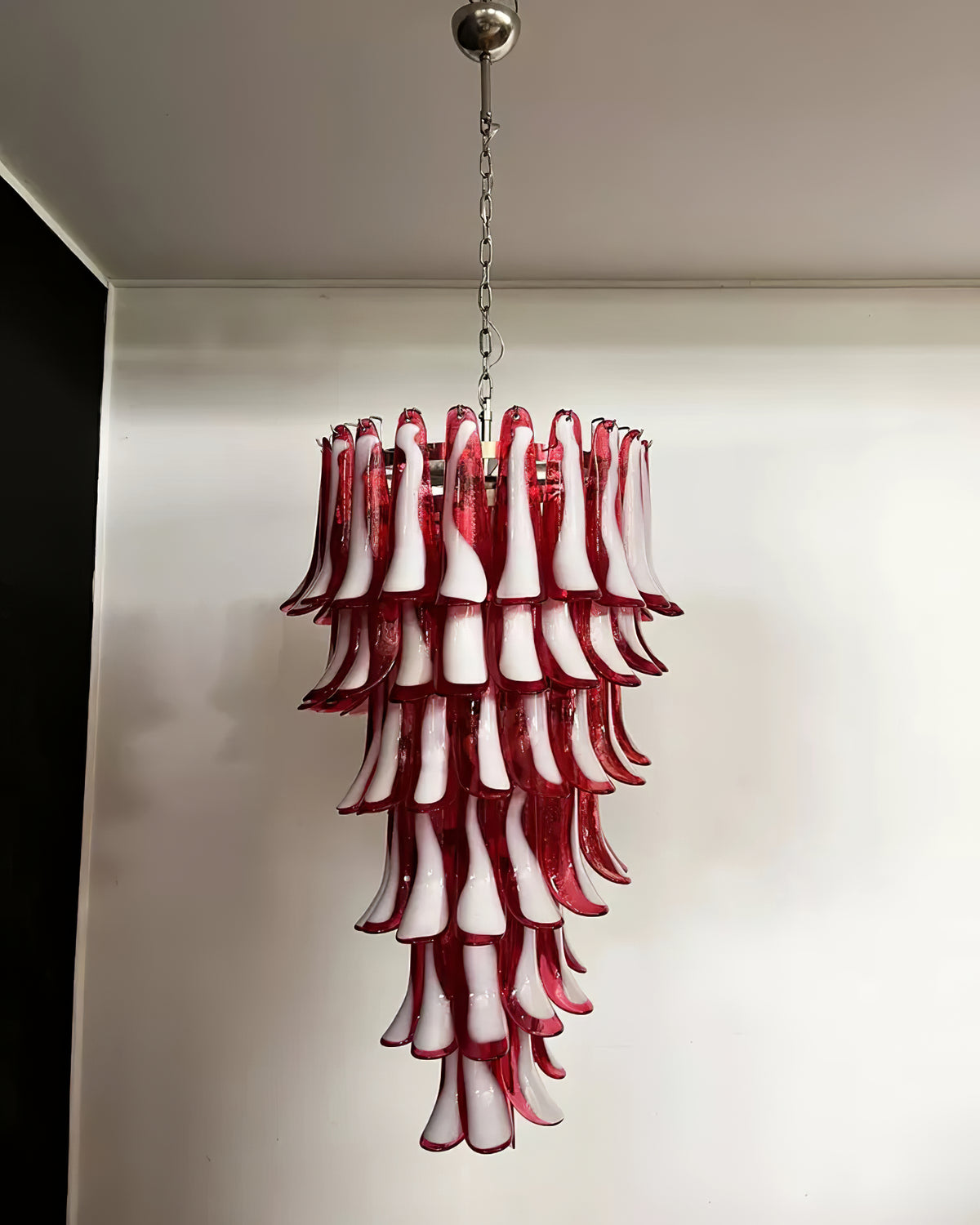 Italian exquisite Murano slender chandelier